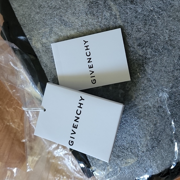 GIVENCHY HOODIE - Picture 3 of 4